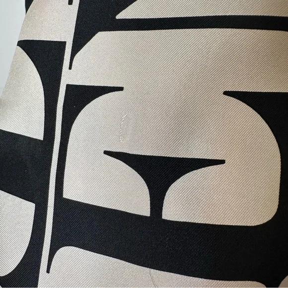 Vintage Valentino! Logomania black and white Blouse with detached tie/scarf - Picture 6 of 12